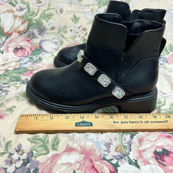 Boots - Picture 7 of 9